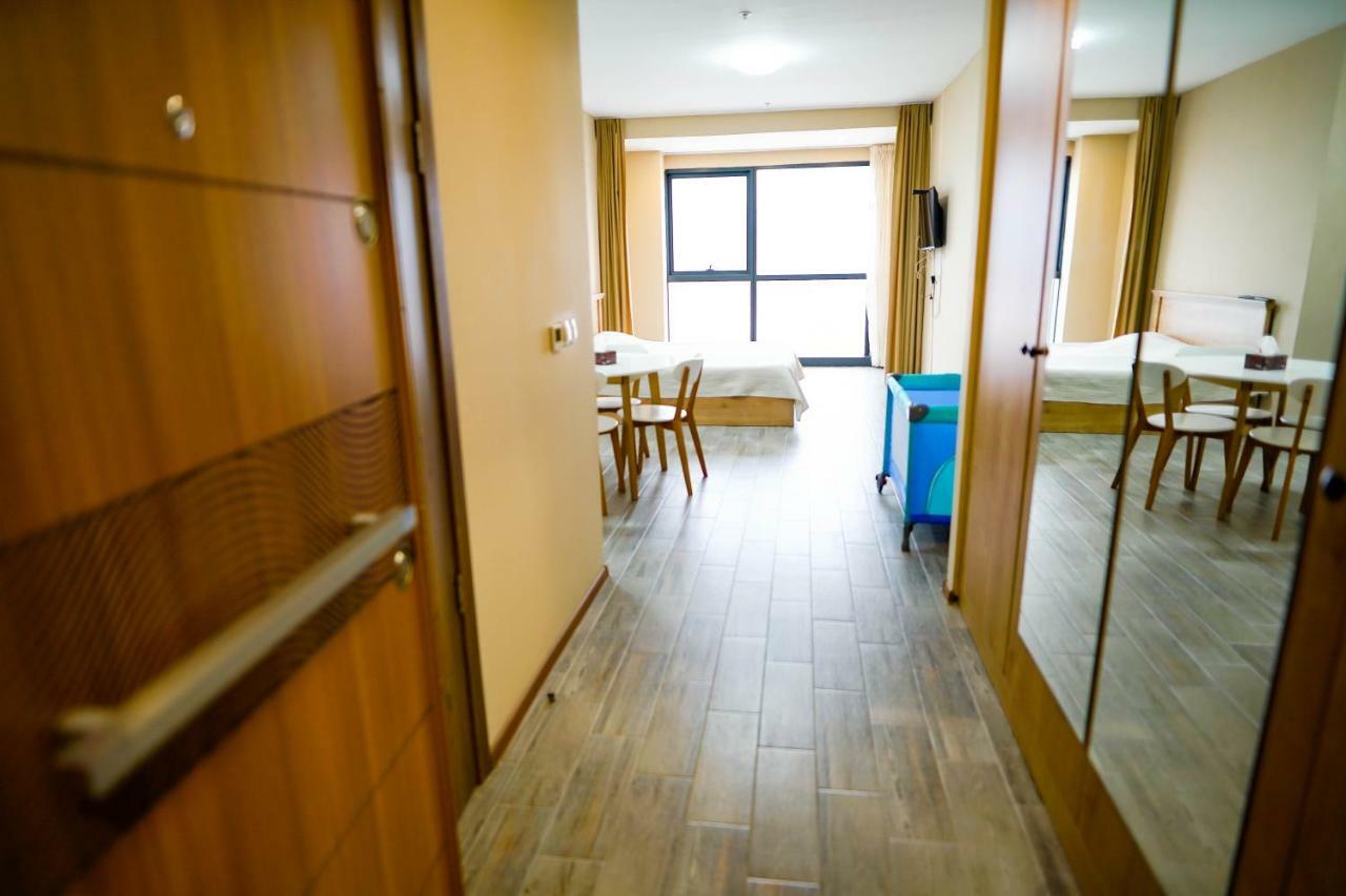 Balmaral Apart Hotel Batumi Eksteriør bilde